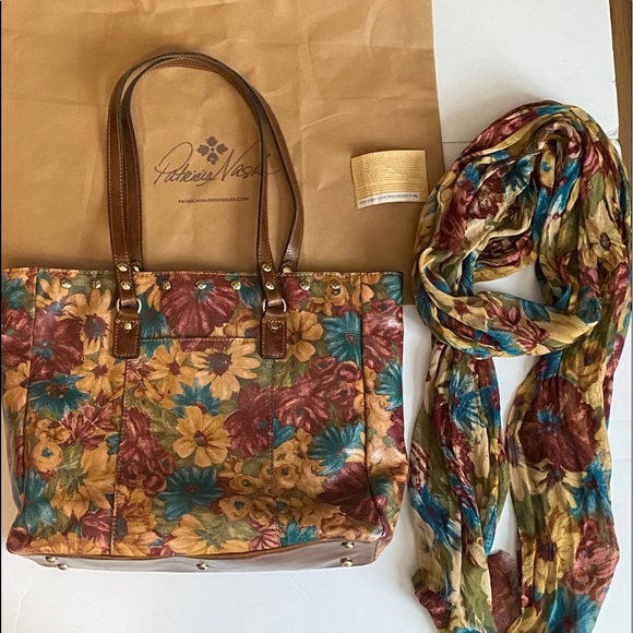 Patricia Nash Handbags - Patricia Nash Fresco Bouquet Large Tote & Scarf